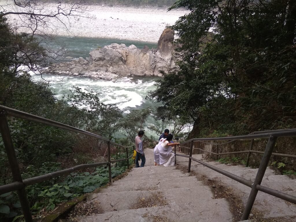 A picture of Parashuram Kund from above the staiecase